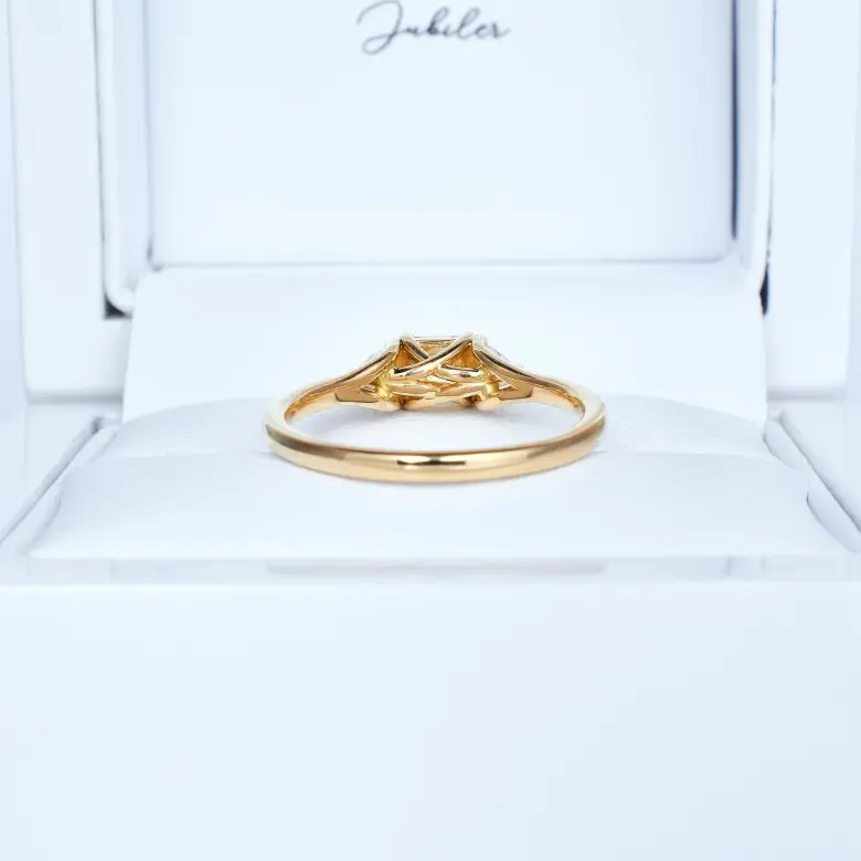 Pierścionek zaręczynowy z żółtym diamentem Fancy Vivid Yellow